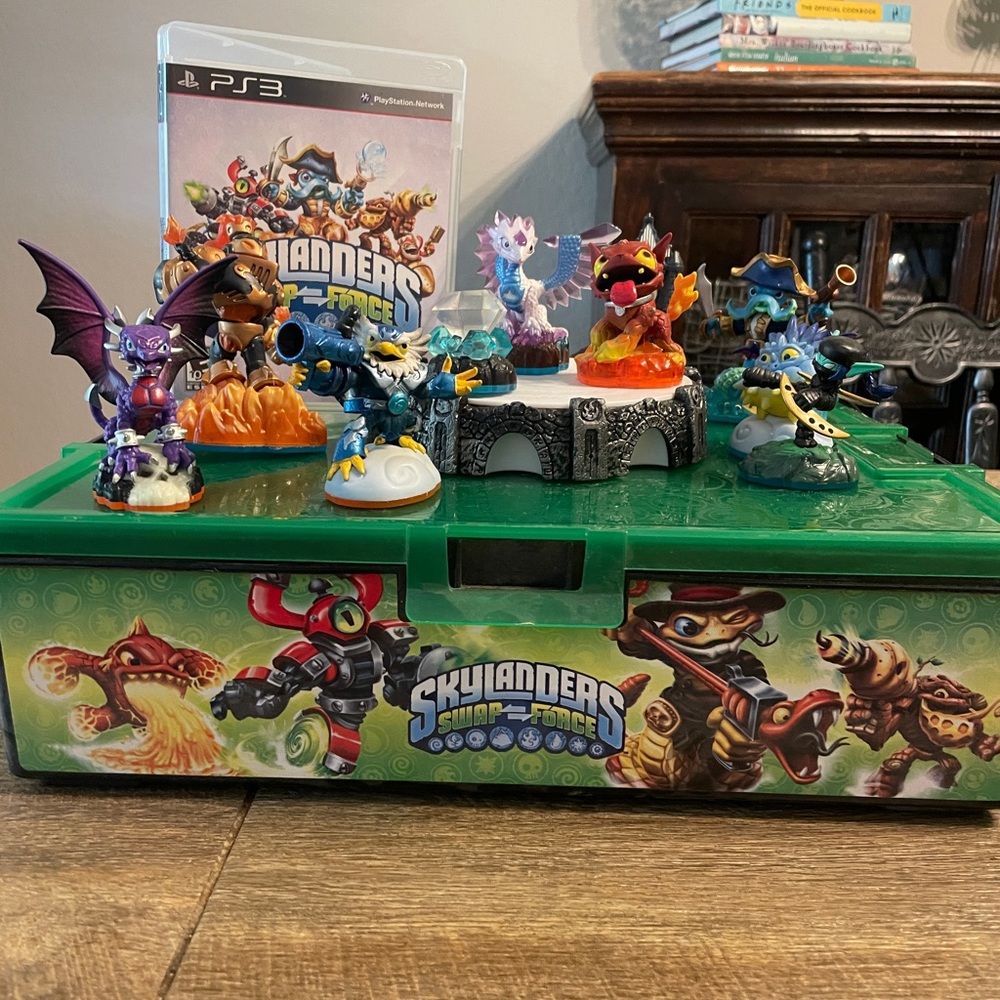 Skylanders Swap Force Bundle for PS3 - Game, Portal, Figures & Storage Case